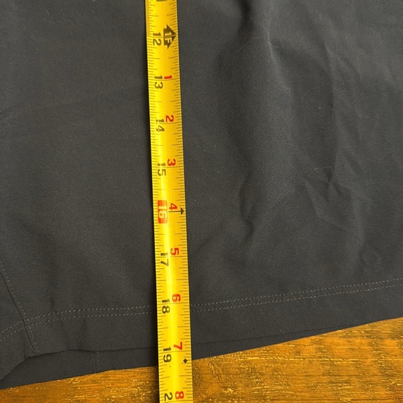 Men’s Old Navy athletic shorts - Picture 3 of 4